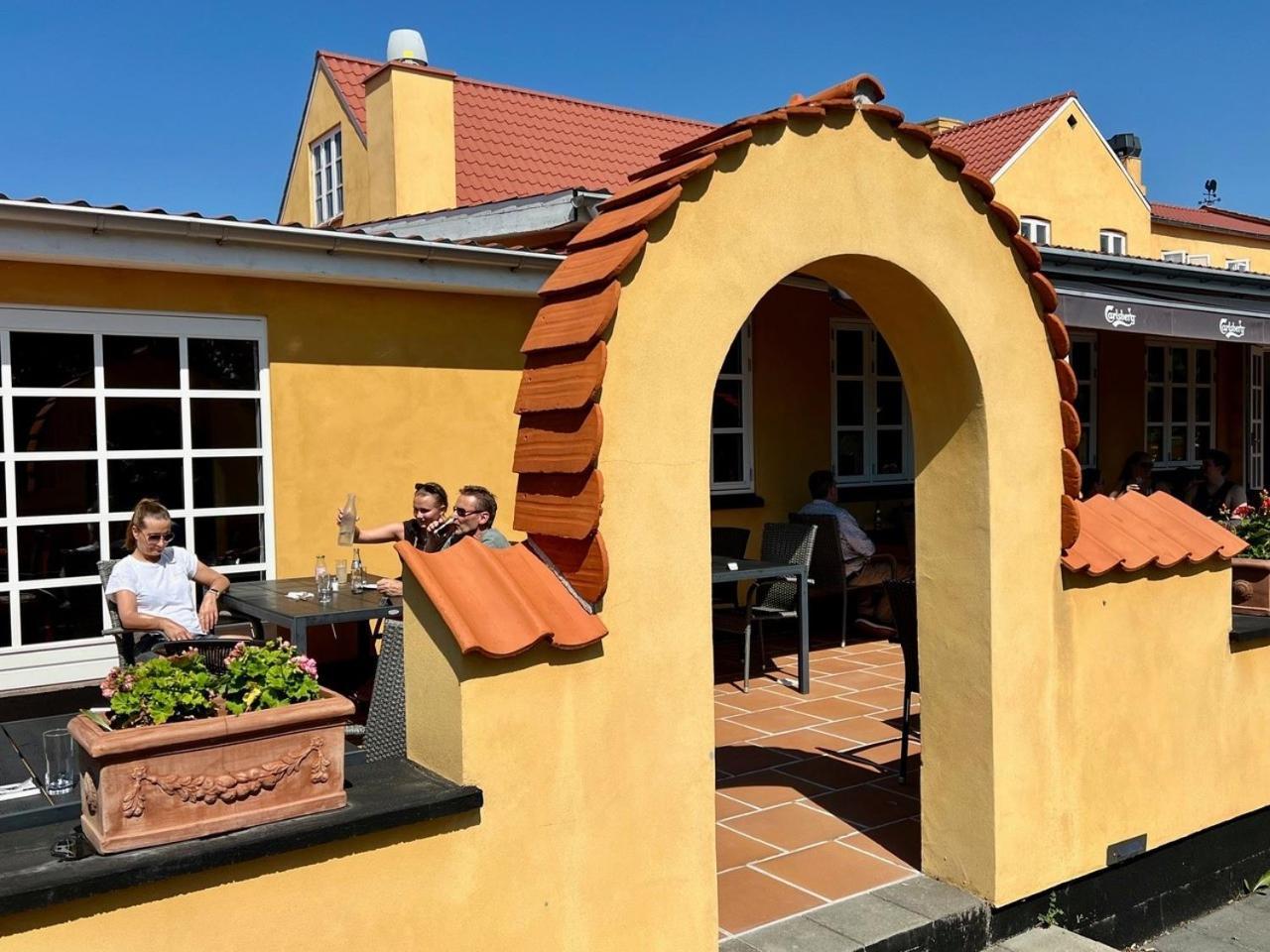Oro Kro & Hotel Extérieur photo